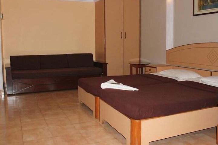 Room 10 of 32