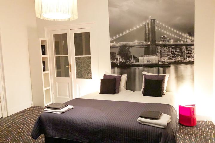 Room 6 of 8