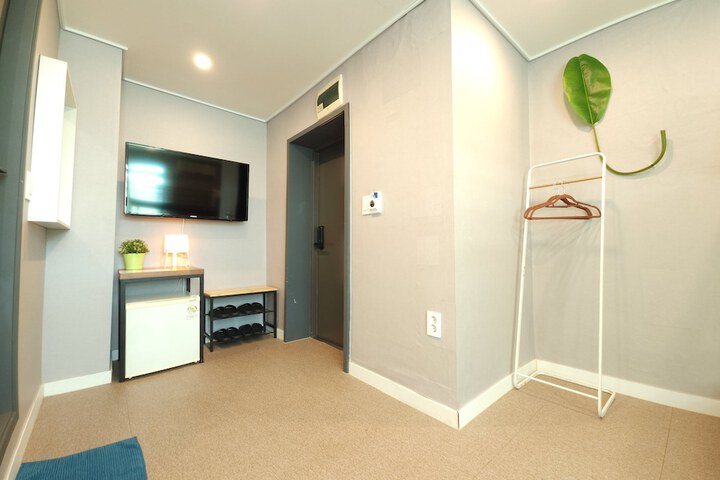 Room 8 of 58