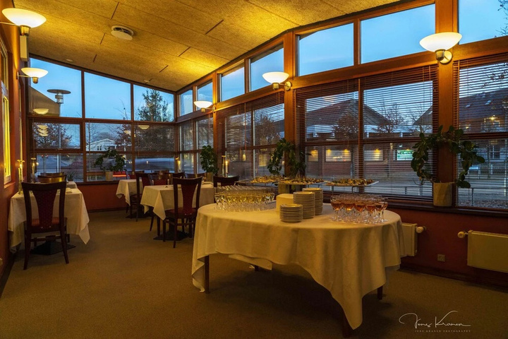 Dining 14 of 15