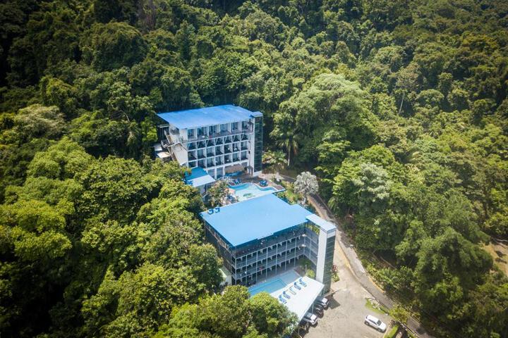 El Faro Containers Beach Hotel