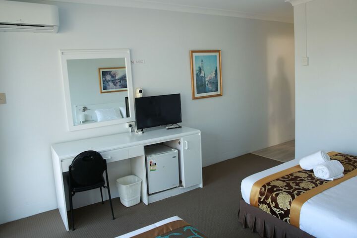 Room 10 of 27