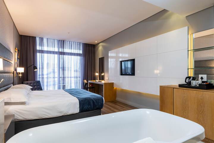 Room 4 of 40