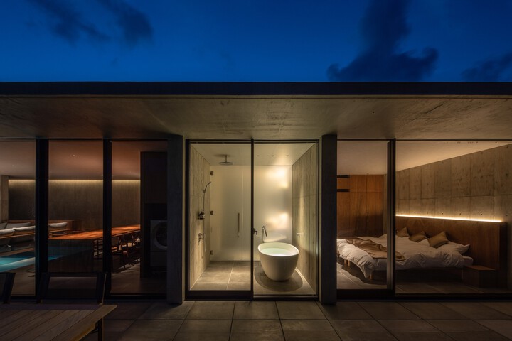 Room 4 of 16