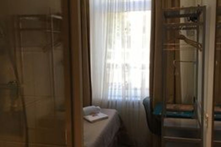 Room 13 of 22
