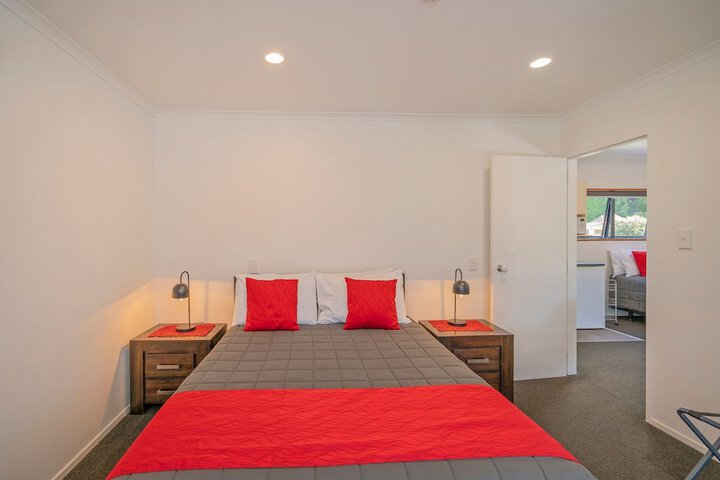 Room 8 of 38