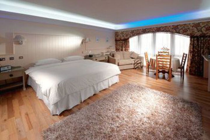 Room 11 of 29