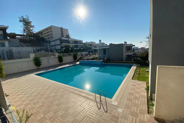 Pool 10 of 15