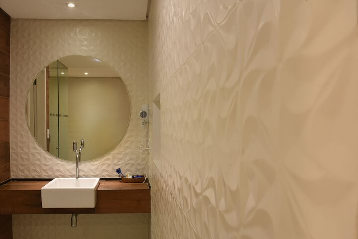 Room 4 of 6