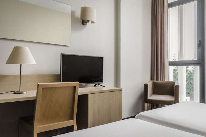 Room 12 of 40