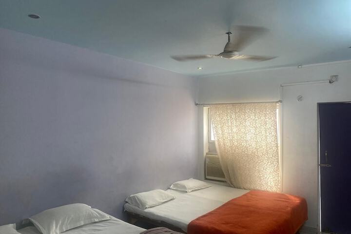 Room 4 of 31