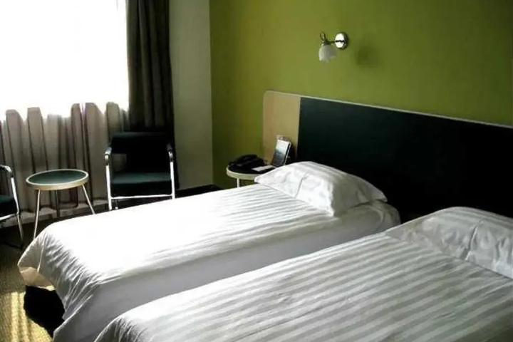Room 2 of 6