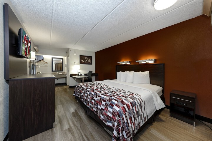 1 King Bed (14 of 19)