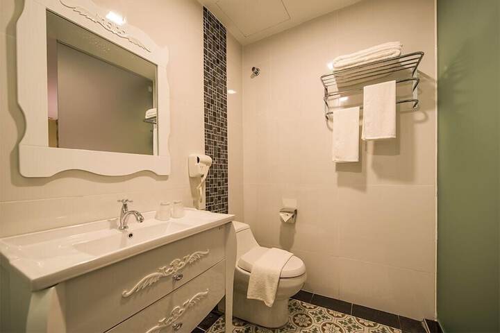 Room 20 of 28