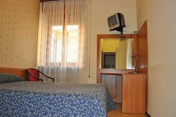 Room 4 of 13