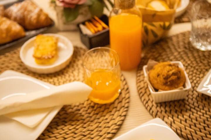 Breakfast/Coffee Service 72 of 118