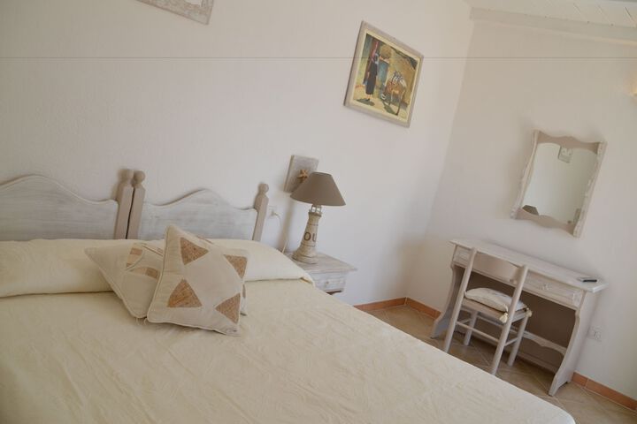 Room 8 of 43