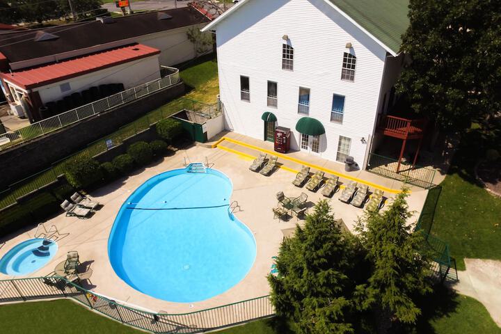 Pool 62 of 83