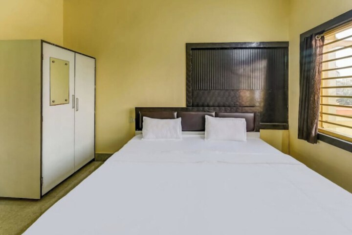 Room 9 of 18