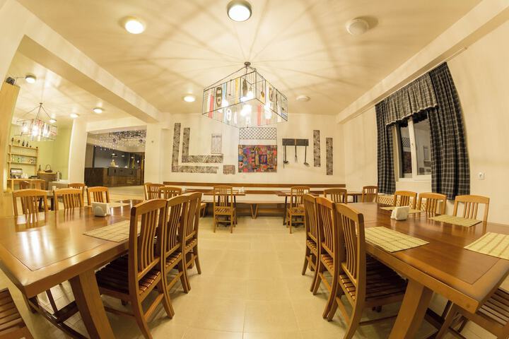 Dining 17 of 26