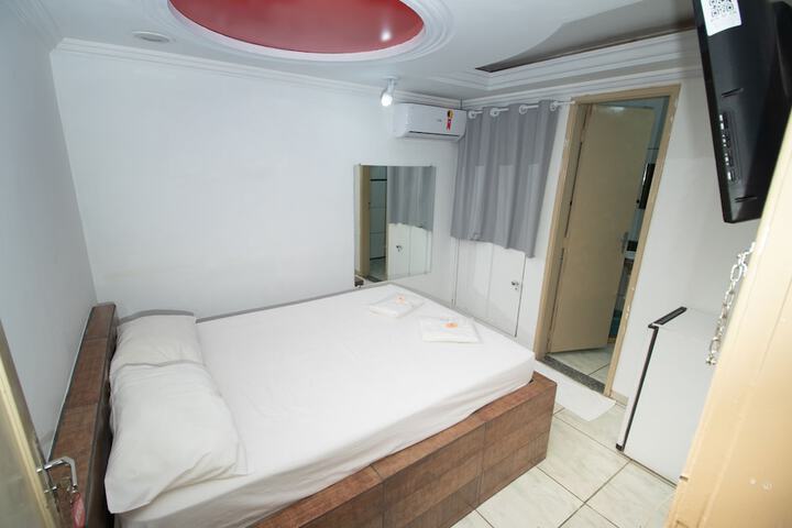 Room 32 of 46