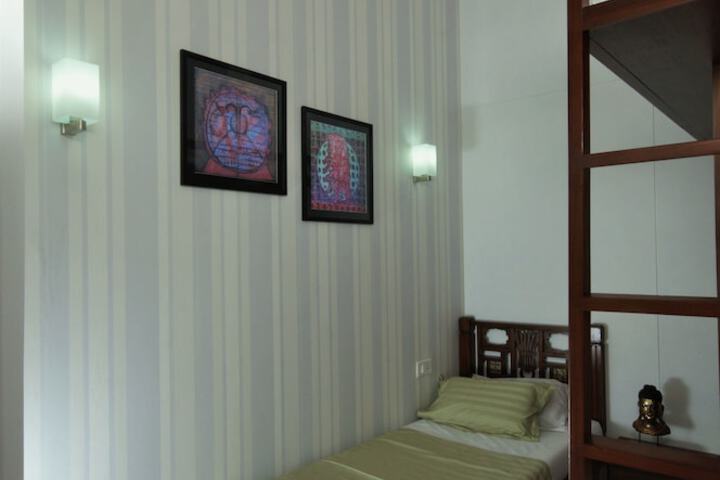 Room 4 of 44