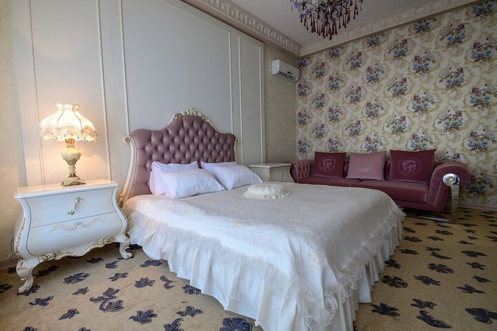 Room 28 of 64