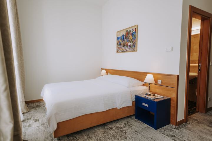 Room 3 of 92