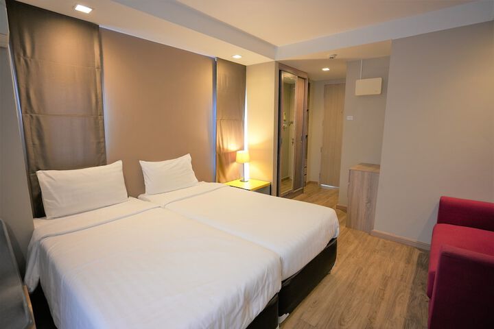 Room 9 of 94