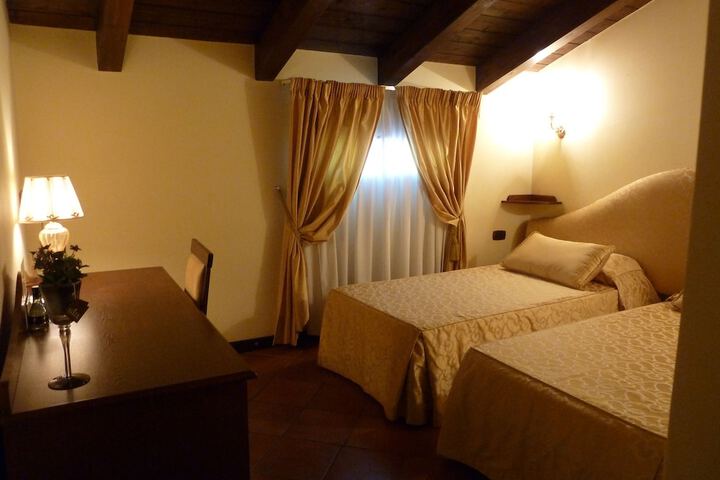 Room 6 of 38