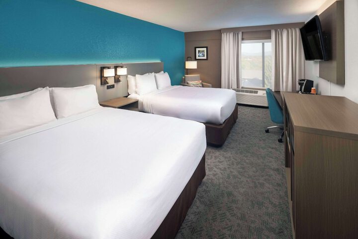 2 Queen Beds (2 of 10)