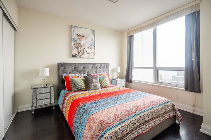 Room 32 of 279