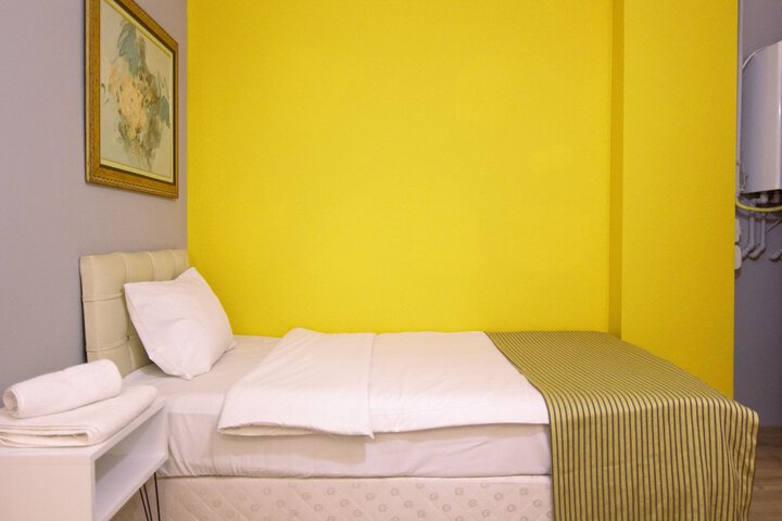 Room 2 of 27