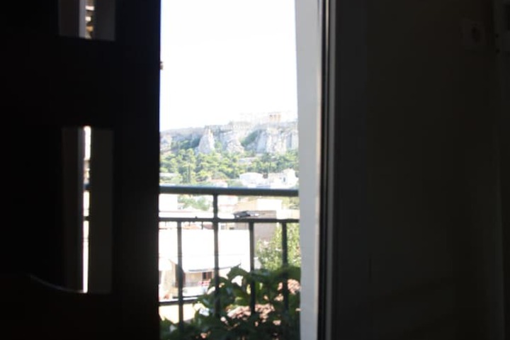 Room 27 of 48