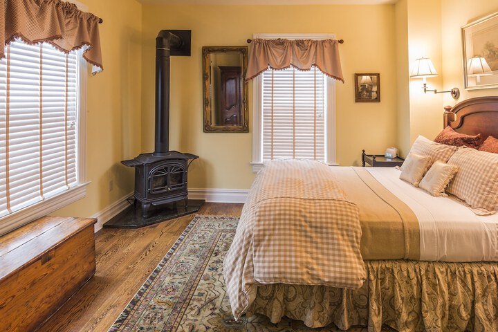 Room 5 of 34