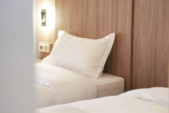 Room 5 of 12