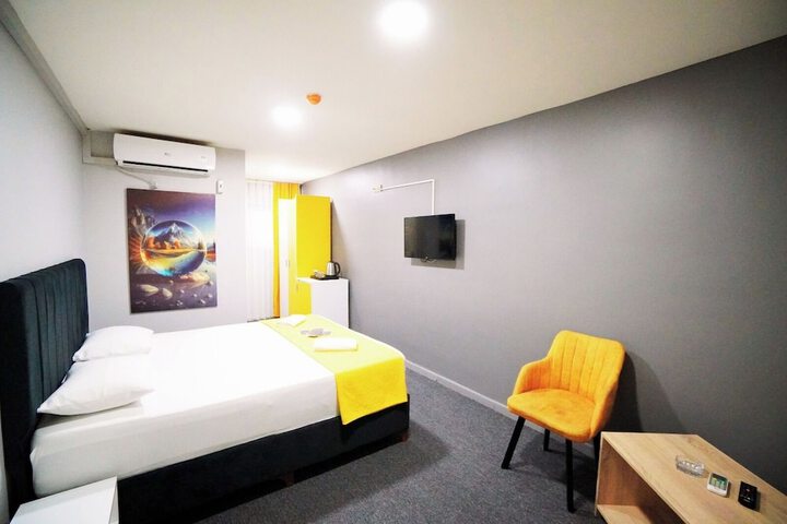 Room 4 of 20