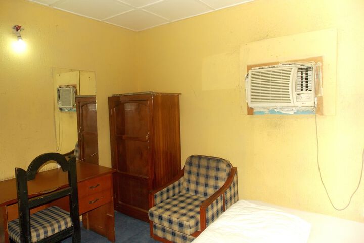 Room 9 of 17