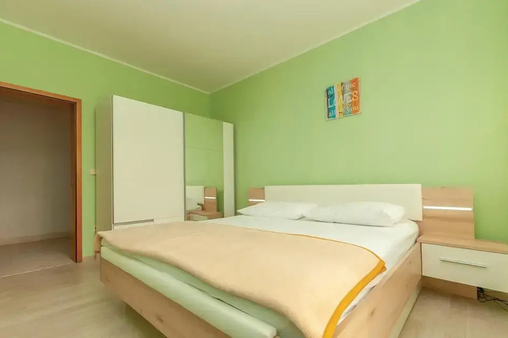 Room 5 of 19