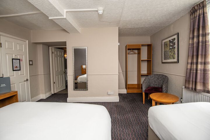 Room 16 of 36