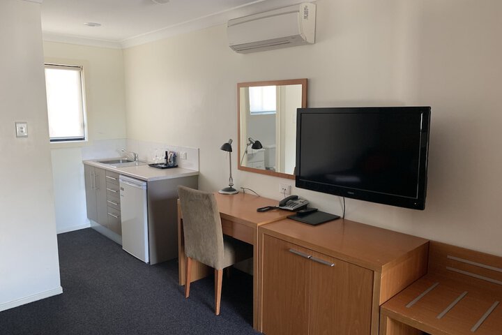 Room 5 of 18