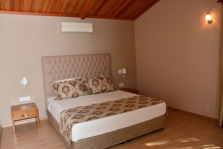 Room 16 of 135