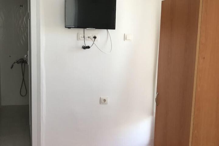 Room 4 of 10