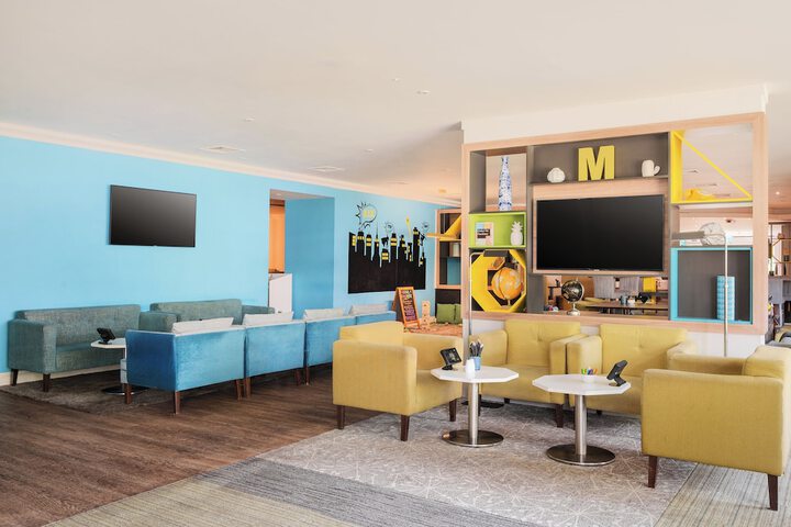 Lounge 103 of 155