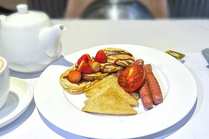 Breakfast/Coffee Service 75 of 81