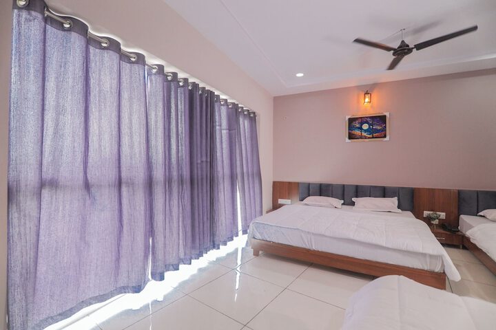 Room 12 of 24