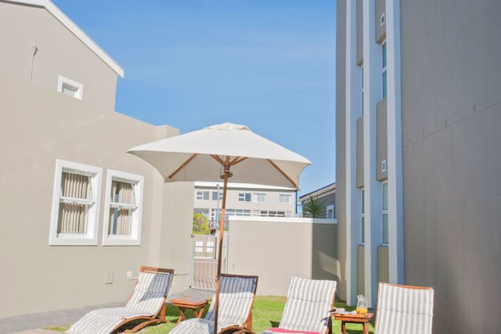 Hotel Pool