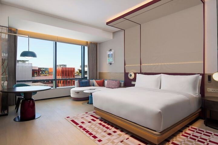 Room 3 of 65