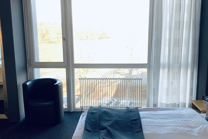Room 4 of 39