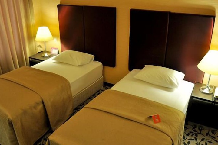 Room 6 of 43